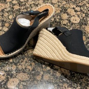 Tom’s Monica women’s wedge